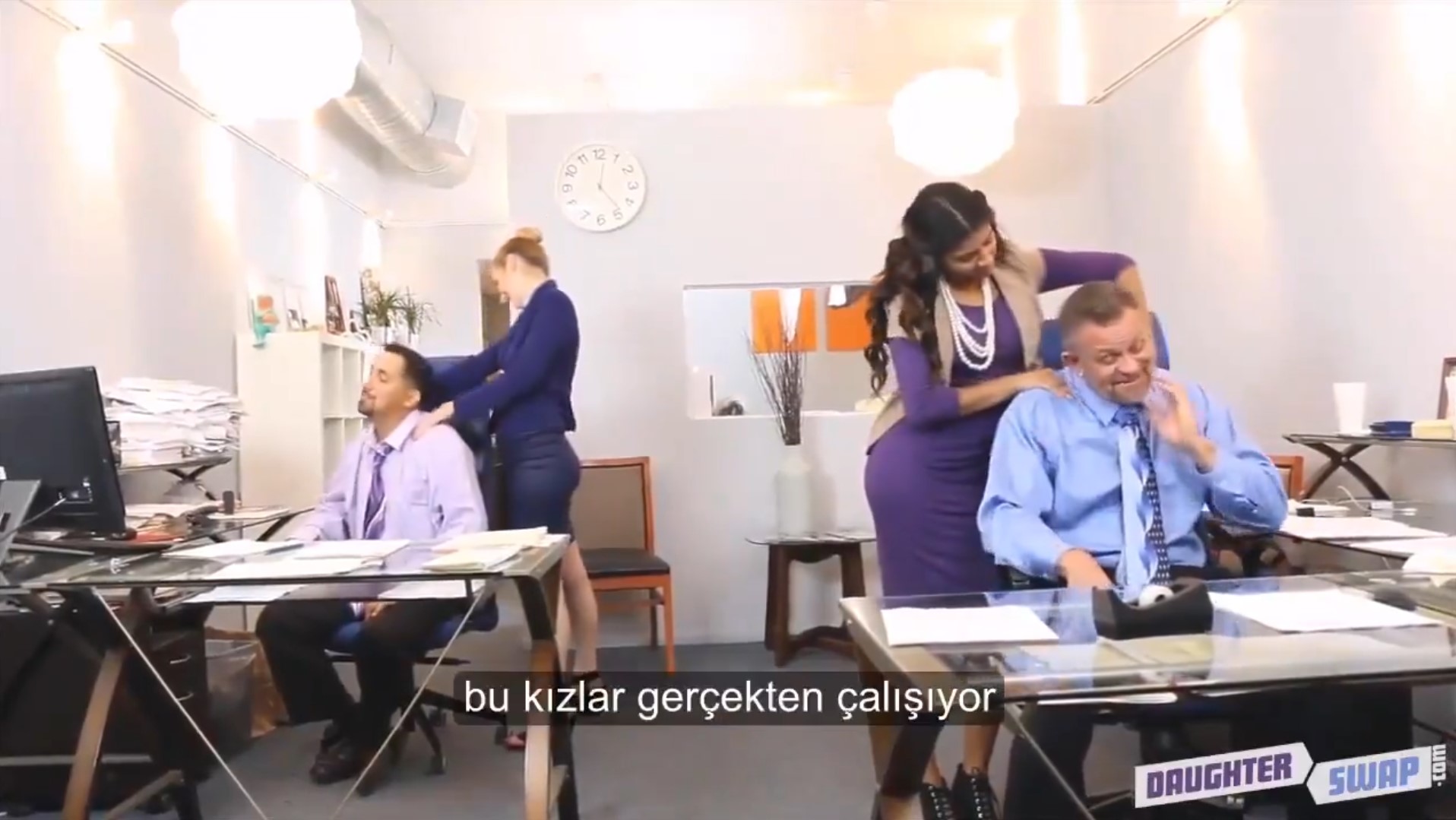 Kızlar Sekreterlik İçin Babaları Değiştirdi Türkçe Altyazılı Porno